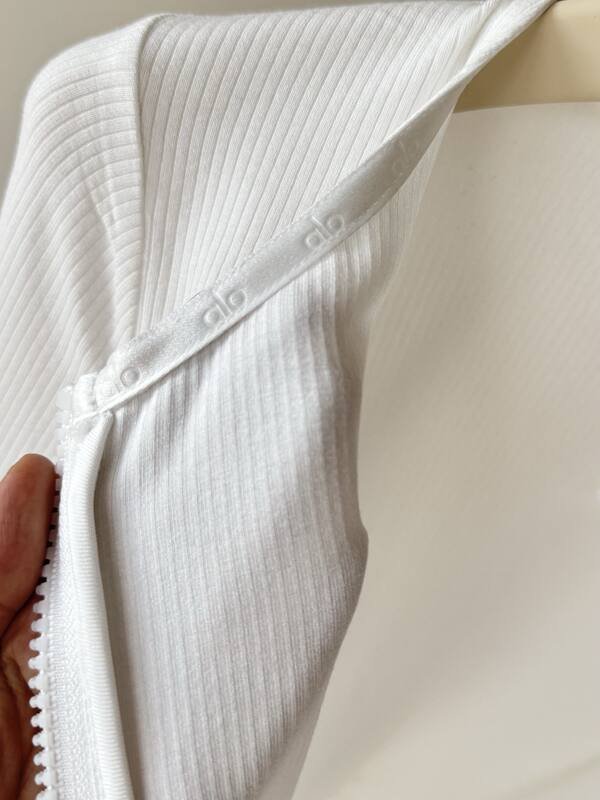 Chaqueta Alo todos los dias blanca.