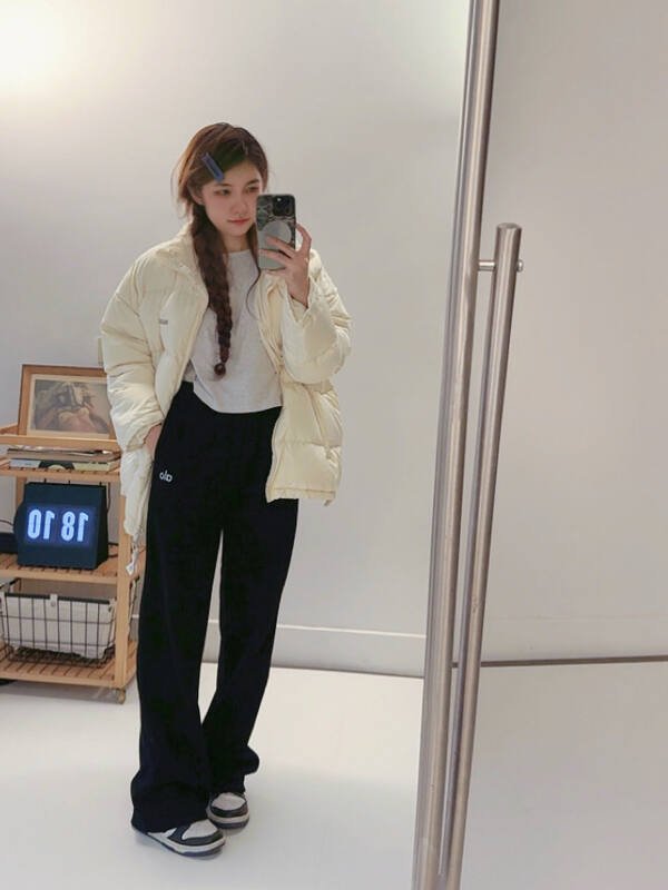 Leggings Alo Pantaloni della tuta a gamba dritta Alo Accolade