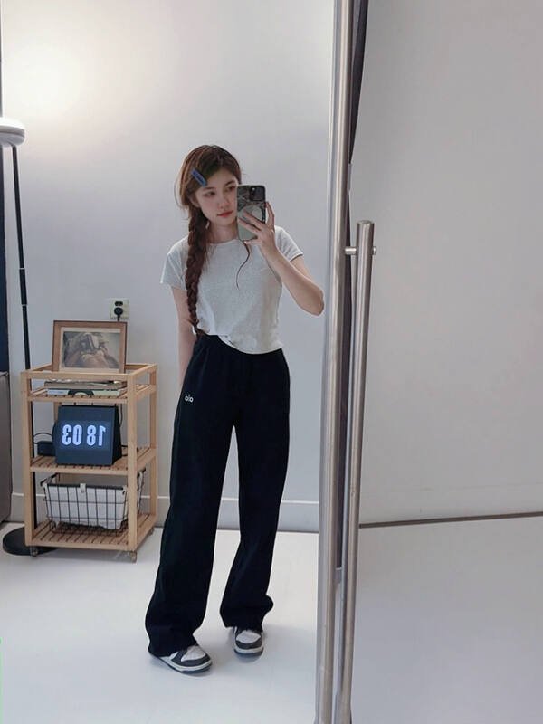 Leggings Alo Pantaloni della tuta a gamba dritta Alo Accolade