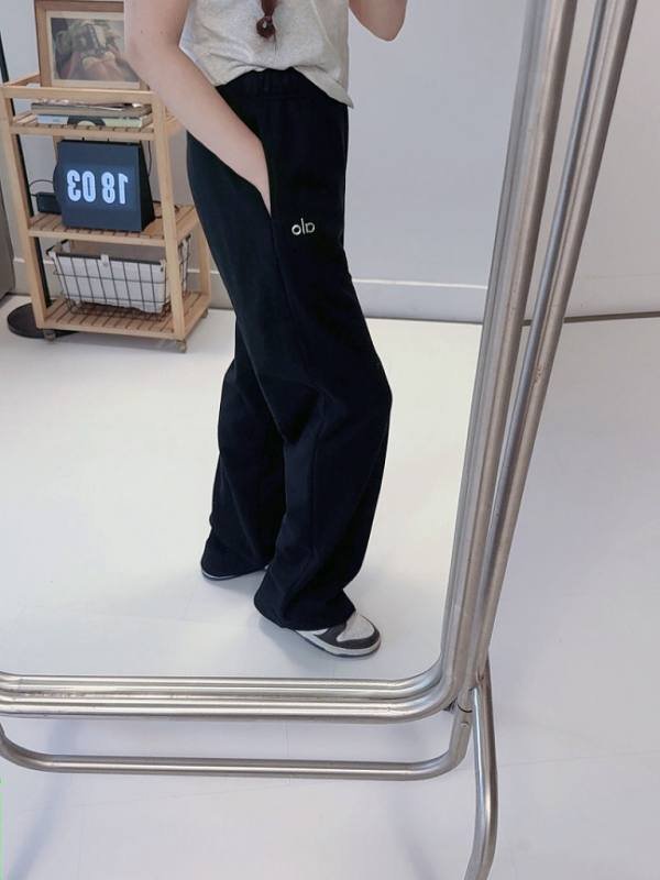 Leggings Alo Pantaloni della tuta a gamba dritta Alo Accolade