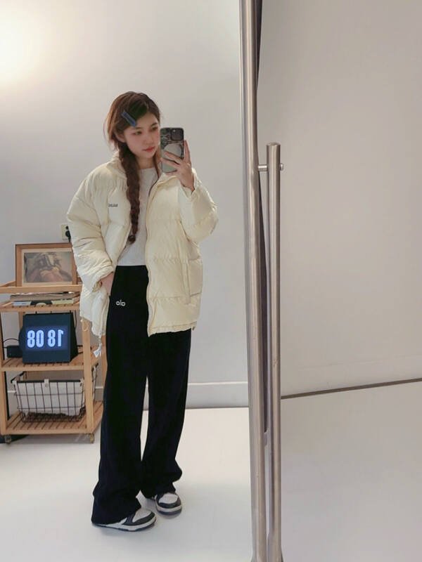 Leggings Alo Pantaloni della tuta a gamba dritta Alo Accolade