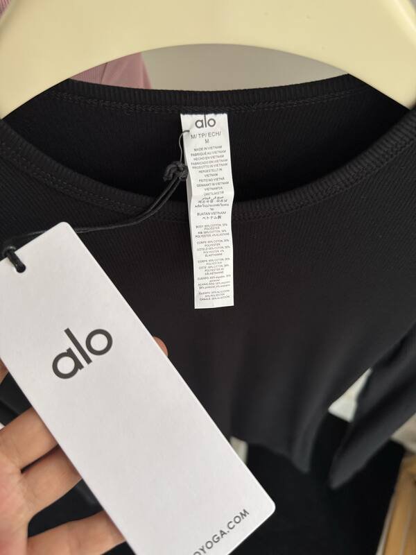 Alo long sleeve lounge beige