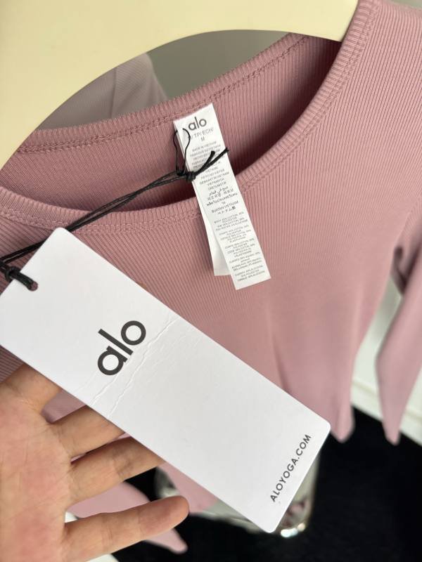 Alo long sleeve lounge beige