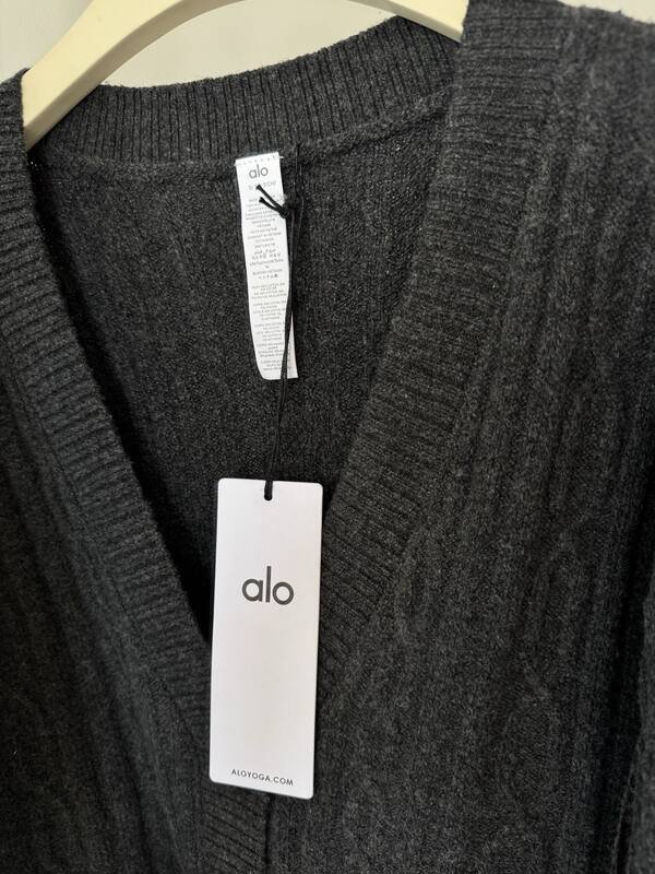 Chaqueta Alo Cardigan Winter Bliss de punto trenzado Alo