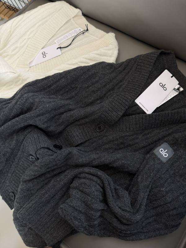 Chaqueta Alo lounge marfil y gris antracita