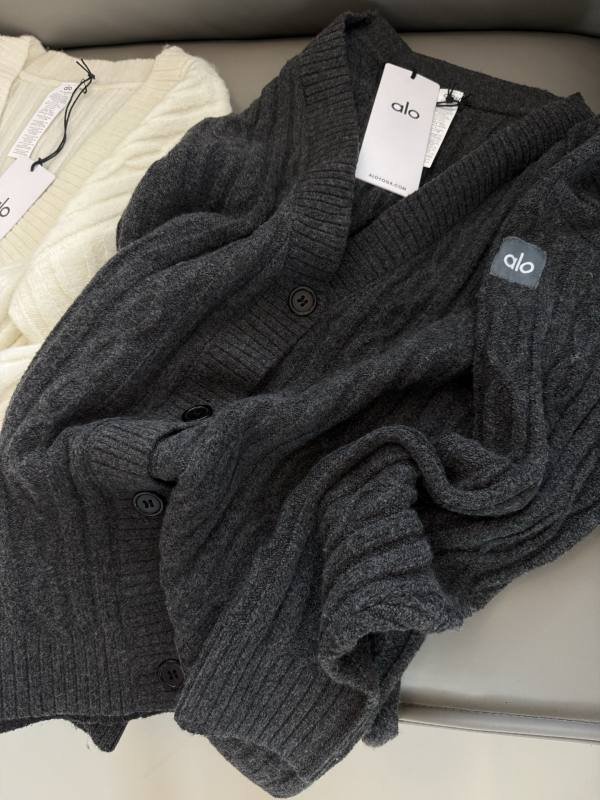 Chaqueta Alo lounge marfil y gris antracita