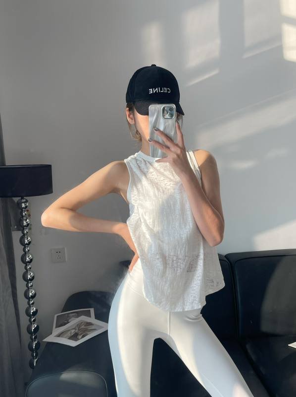Lululemon tank studio white
