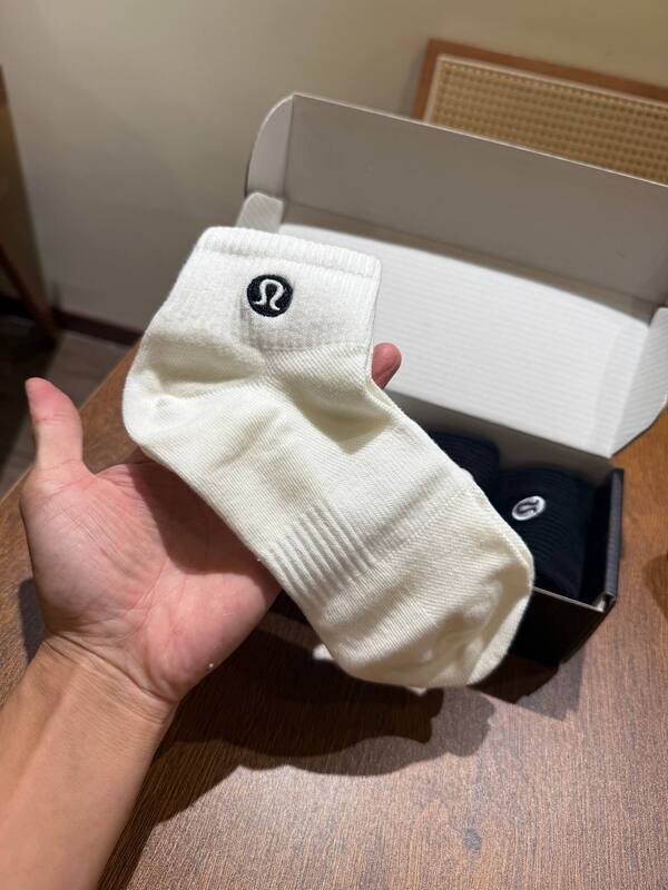 Lulu accessories Lululemon logo