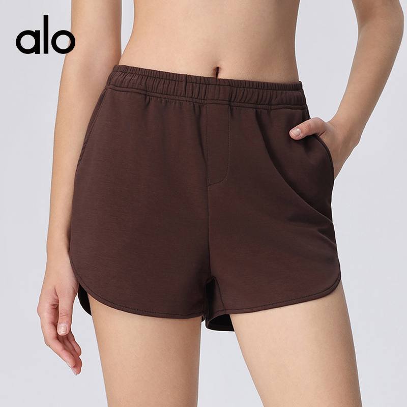 Alo shorts lounge light yellow