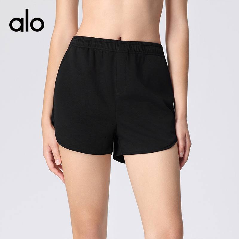 Alo shorts lounge light yellow