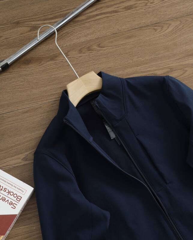 Lulu Hauts pour hommes Lululemon Athletica SojournMen