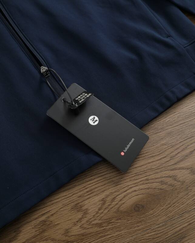 Lulu Hauts pour hommes Lululemon Athletica SojournMen