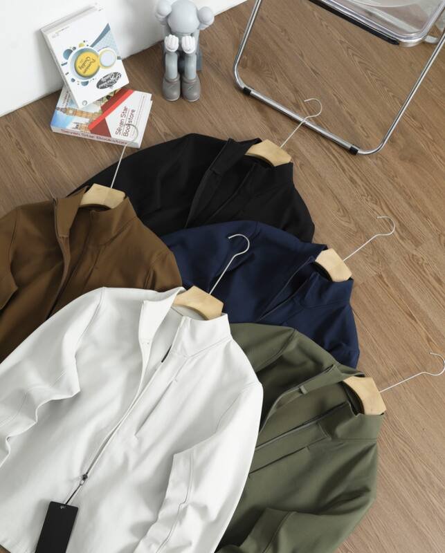 Lulu Hauts pour hommes Lululemon Athletica SojournMen
