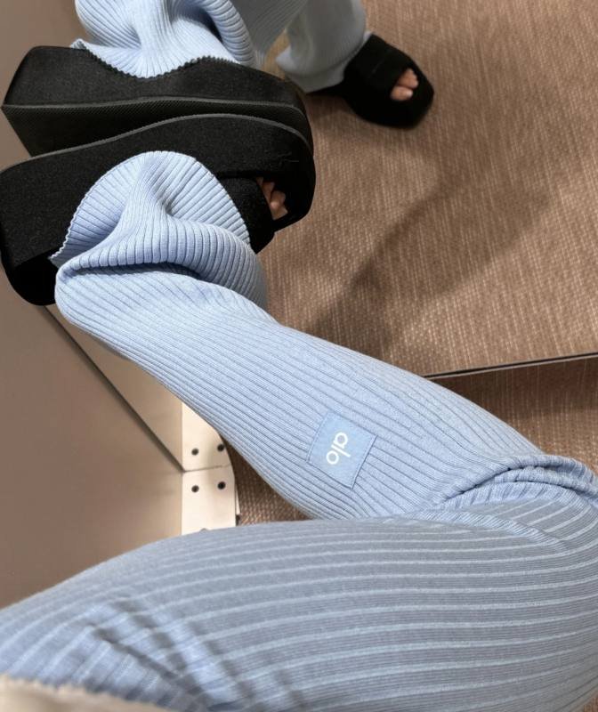Alo legging lounge bleu clair