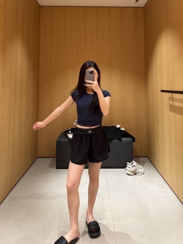 Alo shorts everyday black