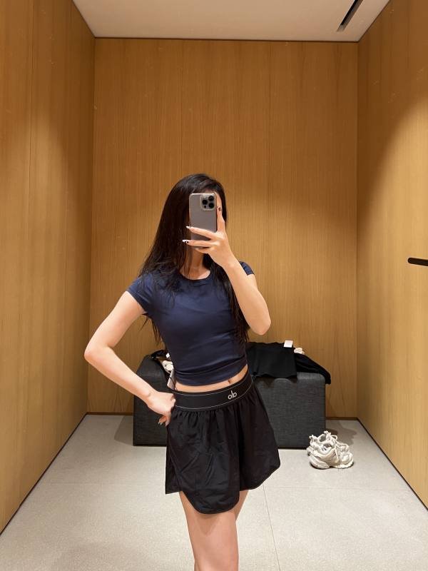 Alo shorts everyday black
