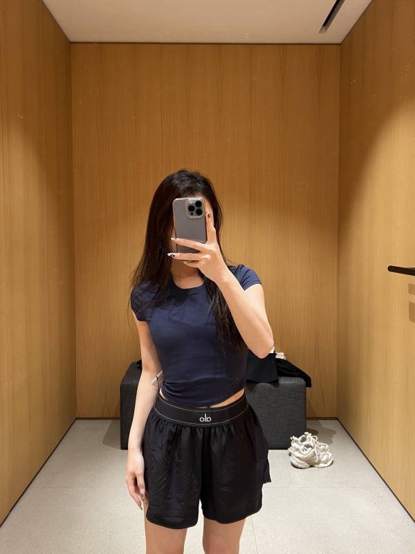 Alo shorts everyday black