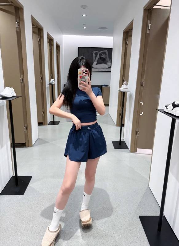 Alo shorts everyday navy