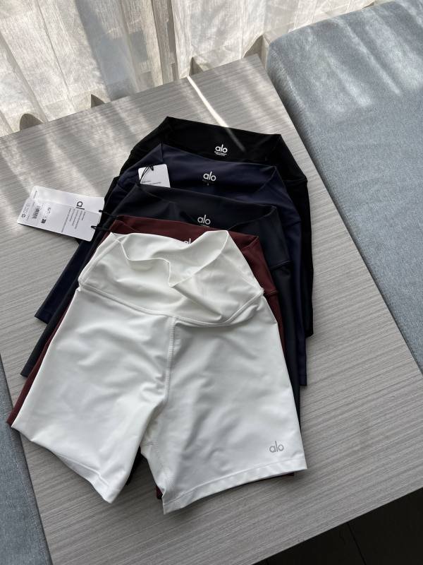 Alo shorts training black