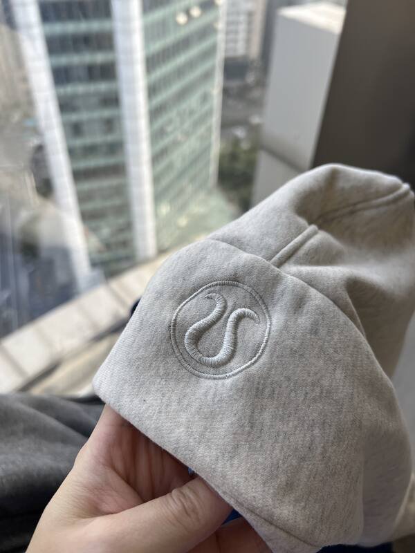 Chaqueta Lululemon todos los dias violeta azul