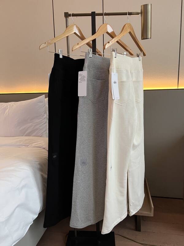 Alo Serenity Wide-Leg Sweatpant bas pour homme lounge noir gris chine et blanc