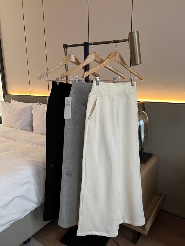 Alo Serenity Wide-Leg Sweatpant bas pour homme lounge noir gris chine et blanc