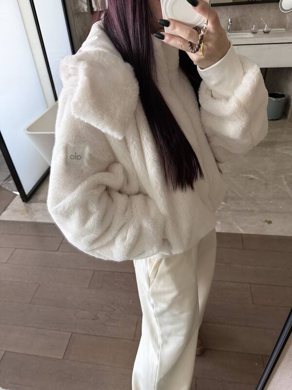 Chaqueta Alo lounge blanco roto