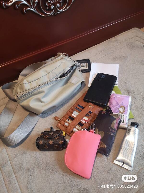 Lulu accessories Lululemon all day essentials 2 5L