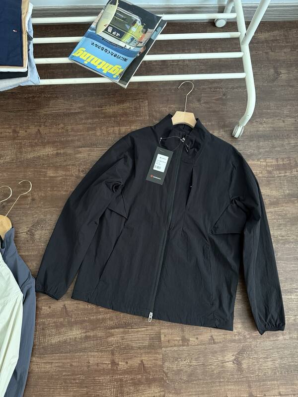 Lulu Hauts pour hommes Lululemon Athletica Serie Sojourn