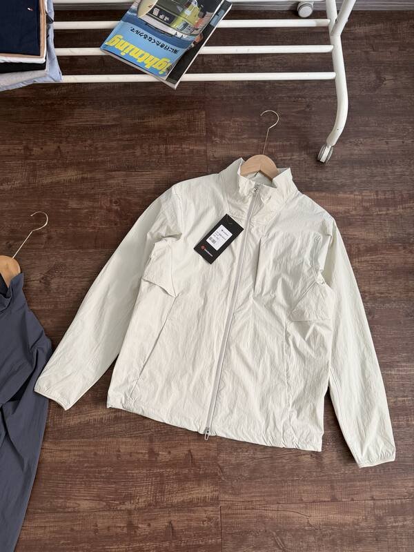Lulu Hauts pour hommes Lululemon Athletica Serie Sojourn