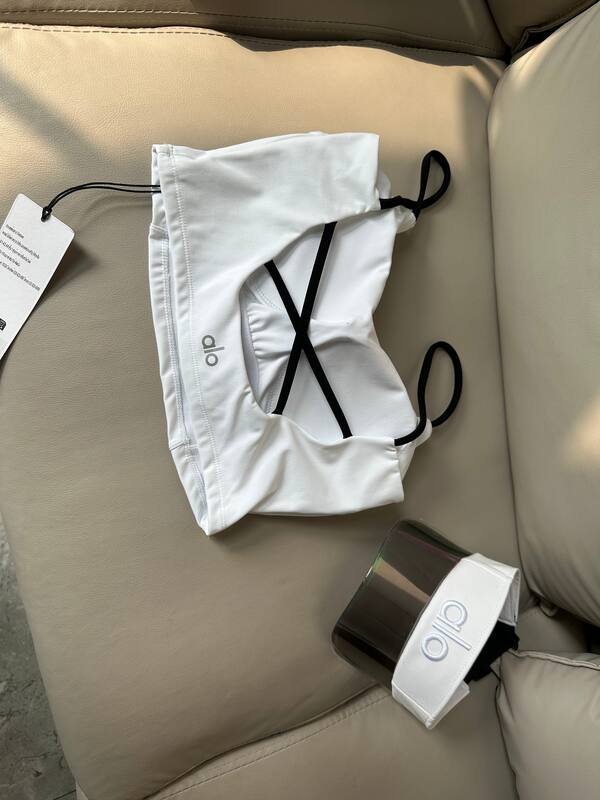 Alo sports bra studio white
