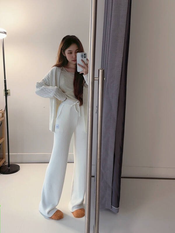 Alo leggings lounge white