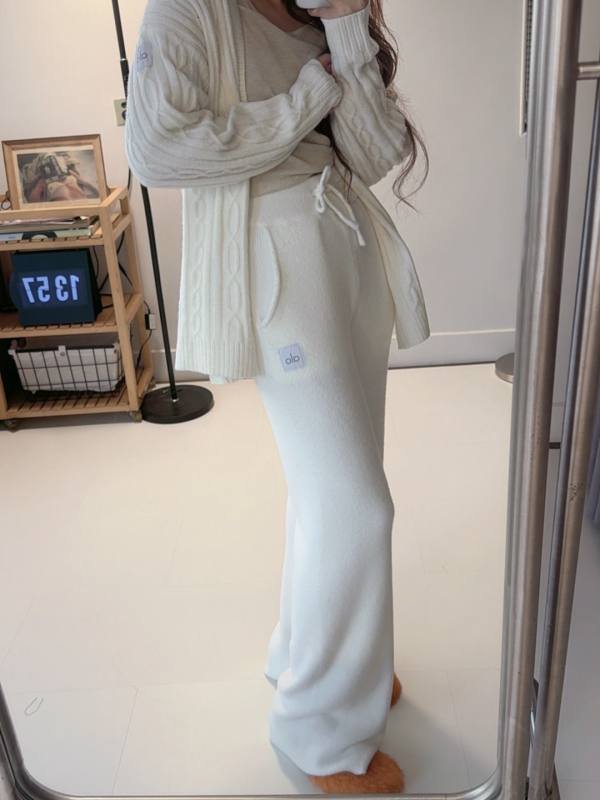Alo leggings lounge white