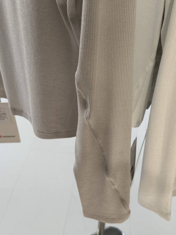 Lululemon manga comprida todos os dias bege claro