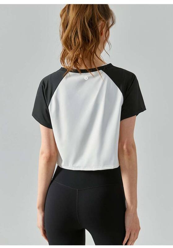 T-shirt Lululemon training bianca con maniche raglan nere