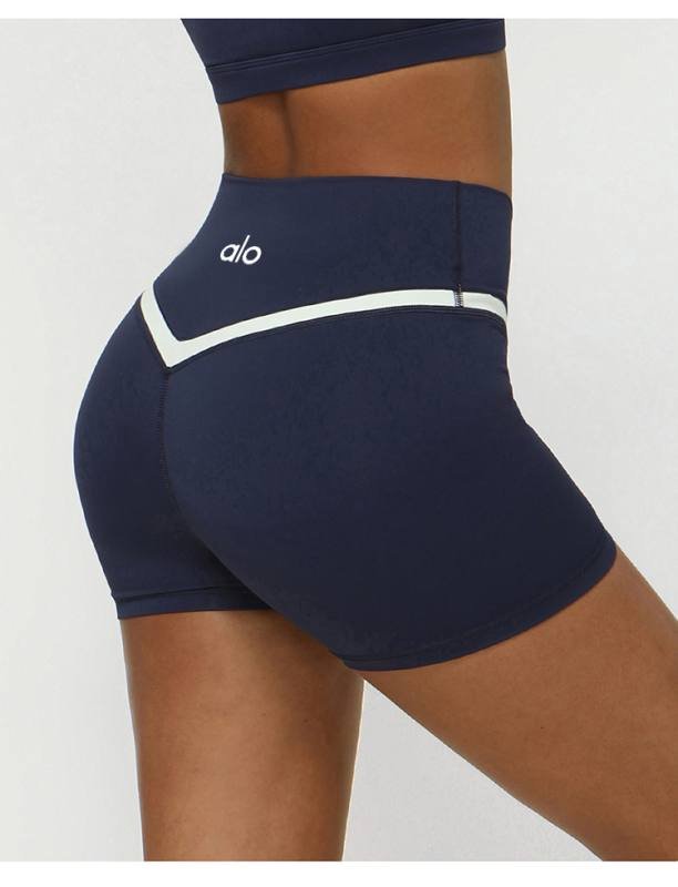 Alo Short aloyoga V